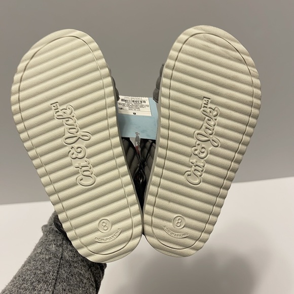 Toddler Boy’s Gray Strap Hook & Loop Closure Footbed Sandals - Picture 8 of 8